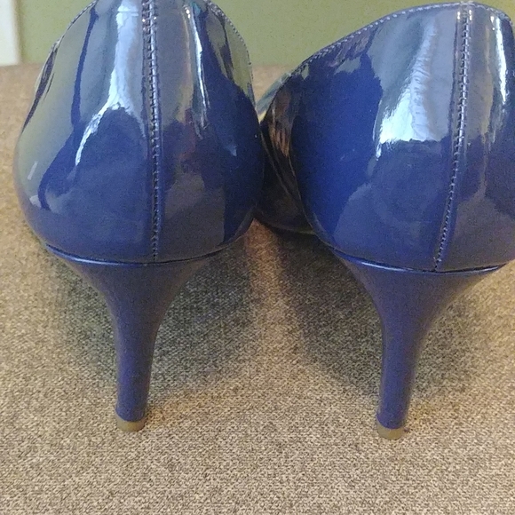 MADELINE, Size 8, Navy heels - Picture 4 of 12